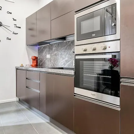 Bologna Centro Suite Ugo Lenzi, 6 Διαμέρισμα *
