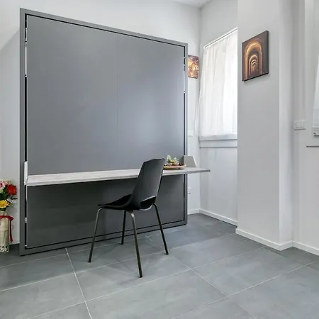 Bologna Centro Suite Ugo Lenzi, 6 *