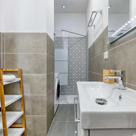 Bologna Centro Suite Ugo Lenzi, 6 *