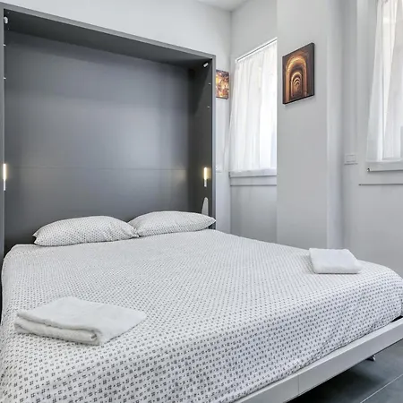 Bologna Centro Suite Ugo Lenzi, 6 Appartement *